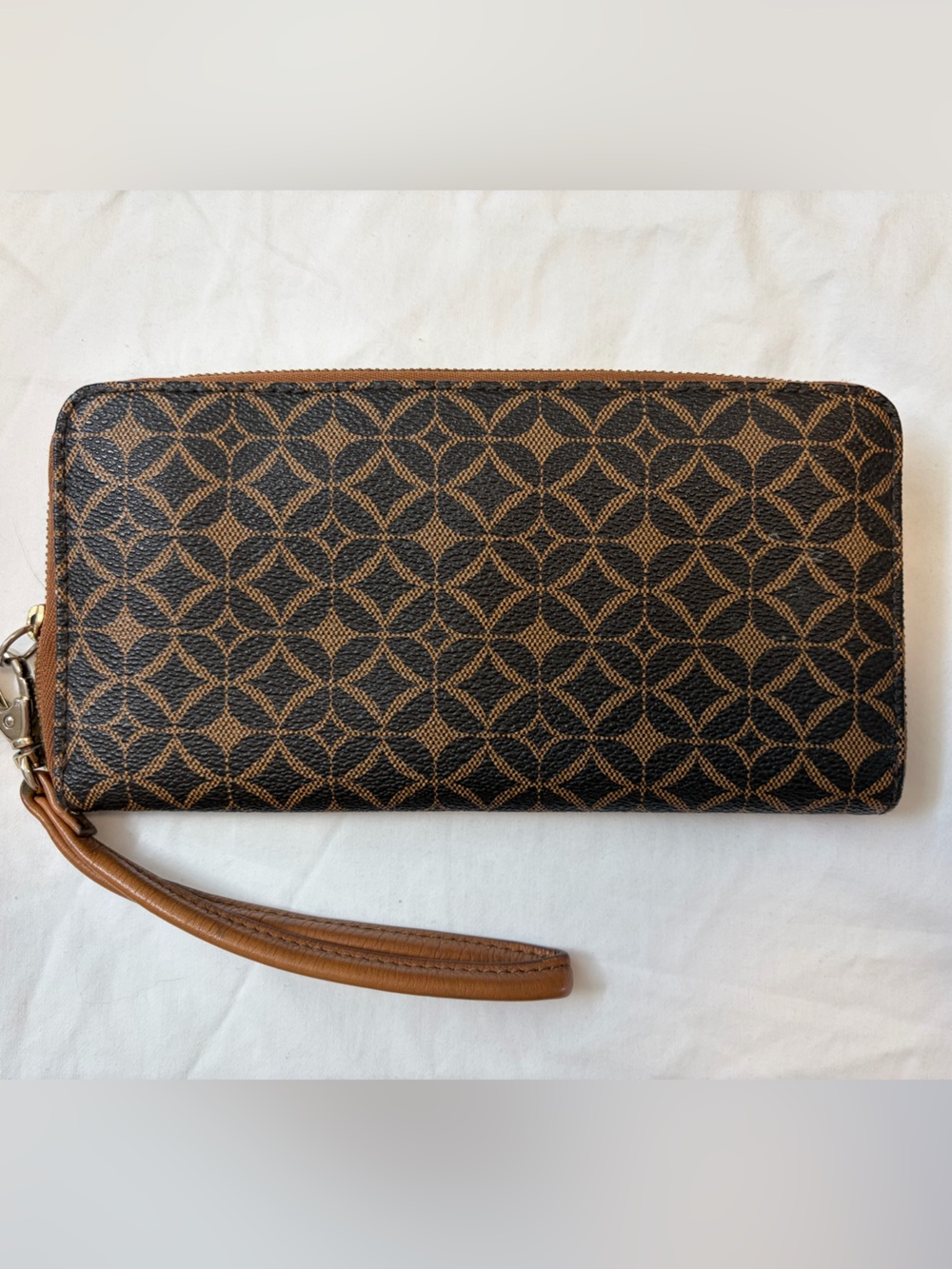 Fossil Brown Leather Zip Wallet with Card Slots